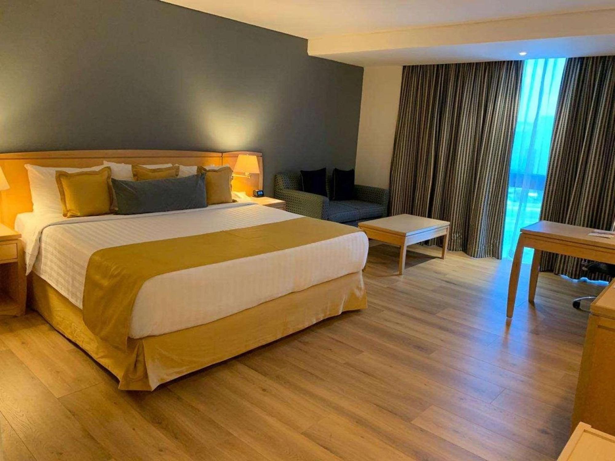Radisson Paraiso Hotel Mexico-stad Buitenkant foto A room at the hotel