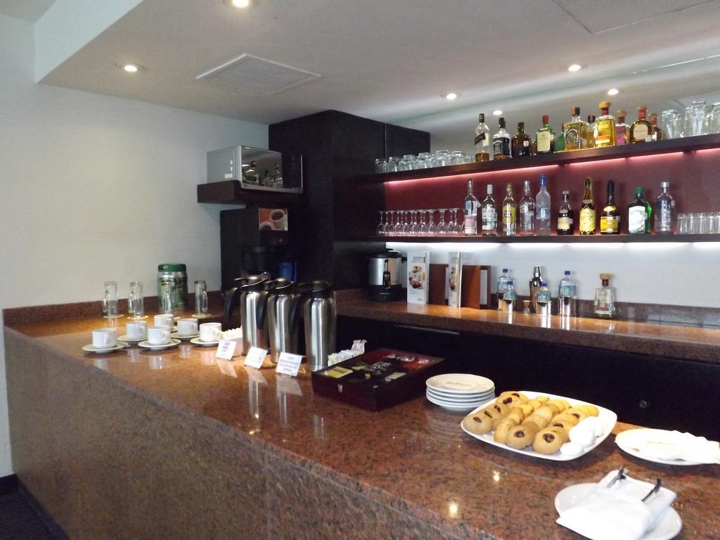 Radisson Paraiso Hotel Mexico-stad Buitenkant foto The bar at the lounge