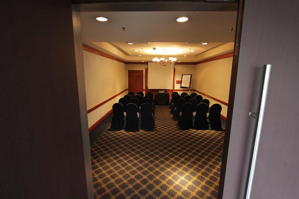 Radisson Paraiso Hotel Mexico-stad Buitenkant foto A meeting room at a hotel
