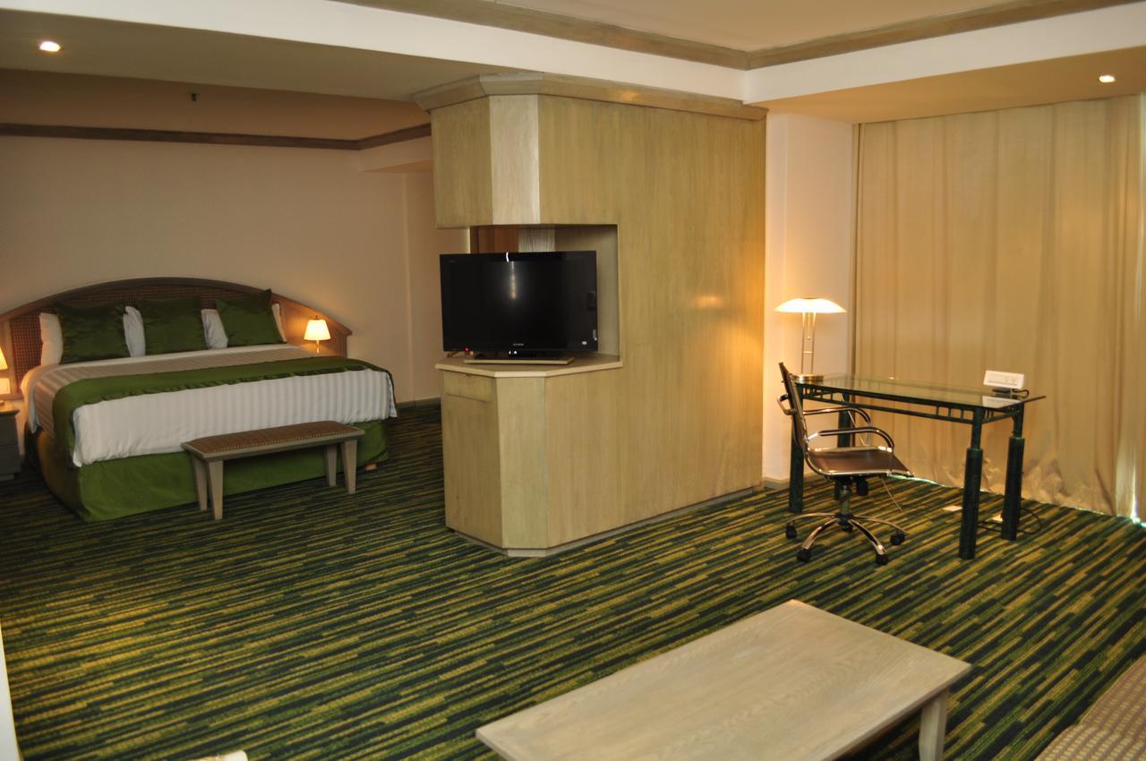 Radisson Paraiso Hotel Mexico-stad Buitenkant foto A room at the hotel